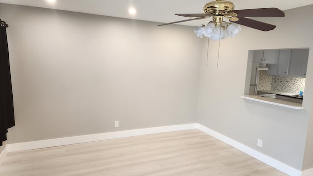 unfurnished dining area featuring light wood-style floors, baseboards, a ceiling fan, and recessed lighting