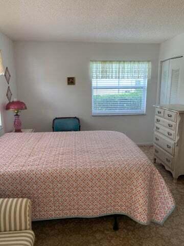1905 NW 18th St Unit 101, Delray Beach, FL 33445 - bedroom featuring a textured ceiling