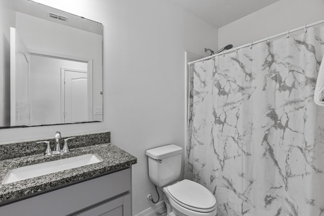 full bathroom with visible vents, toilet, vanity, and a shower with curtain