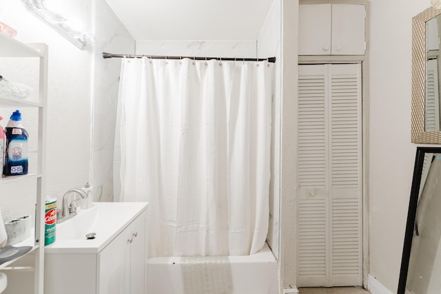 1285 NE 154th St, North Miami Beach, FL 33162 - bathroom featuring a closet, vanity, and shower / bathtub combination with curtain