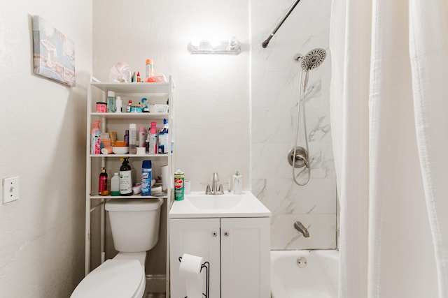 1285 NE 154th St, North Miami Beach, FL 33162 - full bathroom featuring toilet, shower / bath combo with shower curtain, and vanity