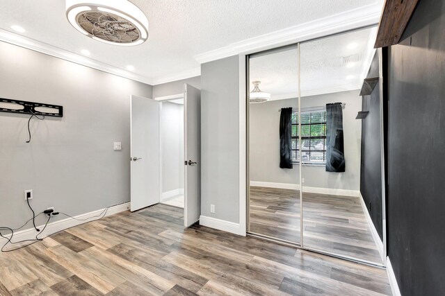 5439 Verona Dr Unit P, Boynton Beach, FL 33437 - unfurnished bedroom with wood finished floors, ornamental molding, baseboards, a closet, and recessed lighting