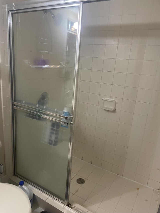 3203 Shoma Dr Unit 294/32, Royal Palm Beach, FL 33414 - full bathroom featuring a stall shower and toilet