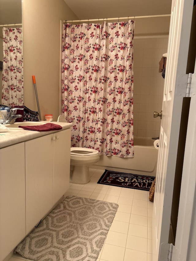 3203 Shoma Dr Unit 294/32, Royal Palm Beach, FL 33414 - bathroom with tile patterned floors, shower / bath combo with shower curtain, vanity, and toilet