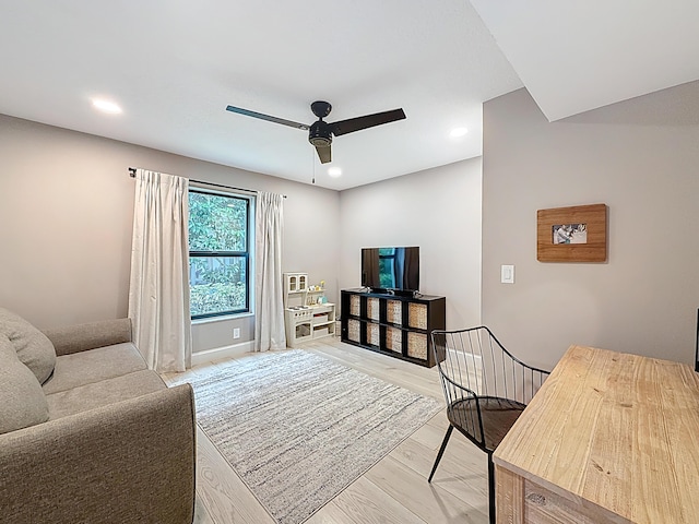 living area featuring recessed lighting, ceiling fan, baseboards, and light wood-style floors