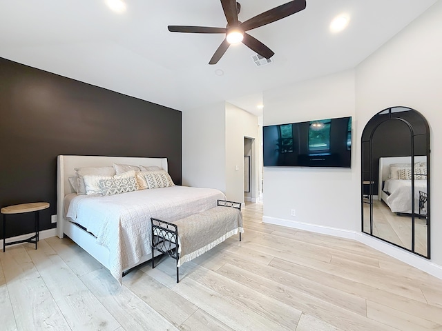 bedroom featuring light wood-style floors, a ceiling fan, baseboards, recessed lighting, and visible vents