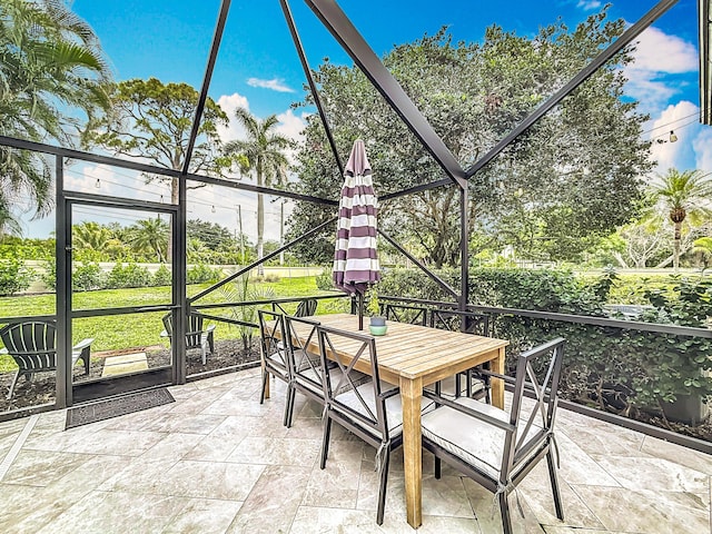 sunroom / solarium with outdoor dining space