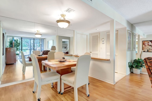 7847 Lakeside Blvd Unit 1023, Boca Raton, FL 33434 - dining area featuring light wood-style floors, baseboards, visible vents, and a textured ceiling