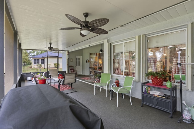 sunroom featuring outdoor lounge area and a ceiling fan