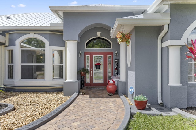 property entrance featuring stucco siding
