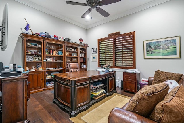 home office with crown molding, dark wood-style flooring, and a ceiling fan