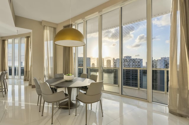 sunroom / solarium with a city view