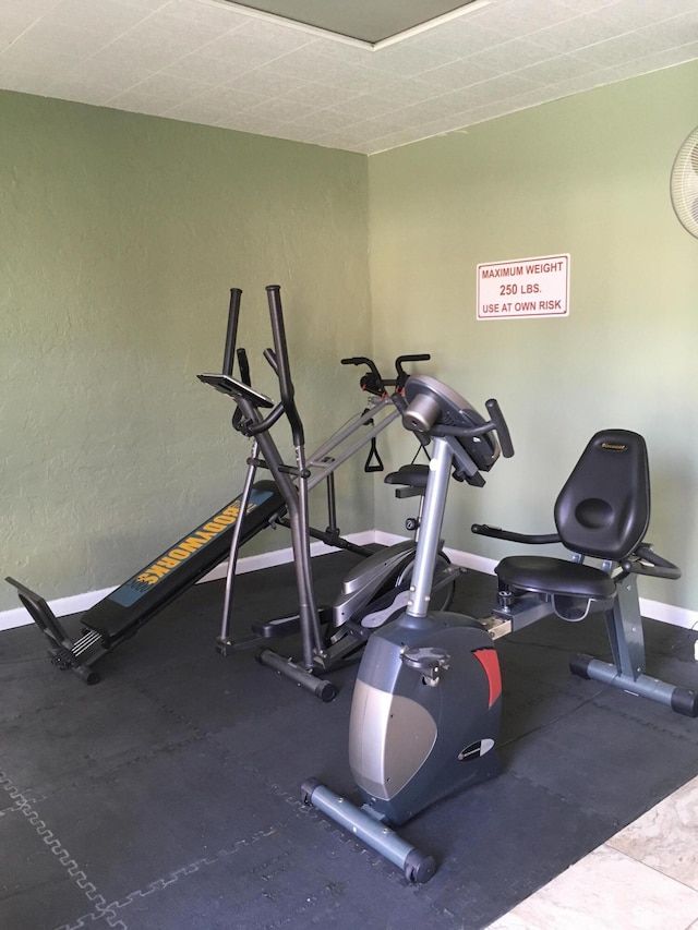 workout area featuring baseboards