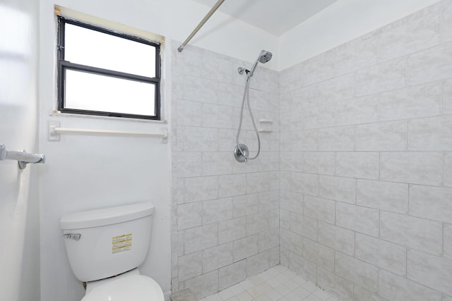 bathroom featuring toilet and tiled shower