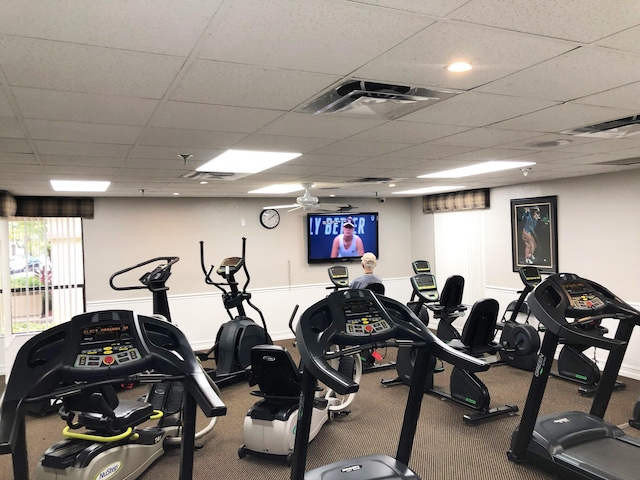exercise room featuring visible vents and a drop ceiling