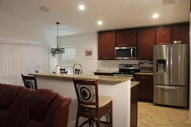 kitchen with recessed lighting, visible vents, a breakfast bar area, stainless steel appliances, and a sink