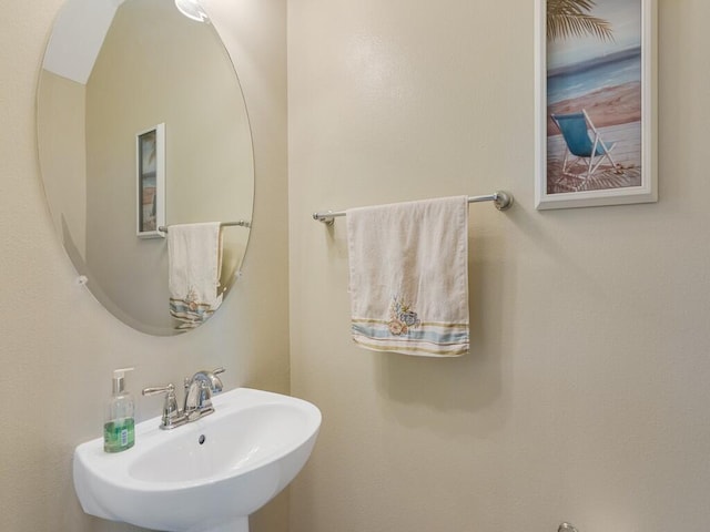 bathroom featuring a sink