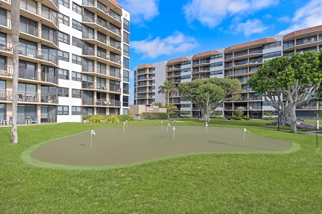 view of property's community featuring a lawn