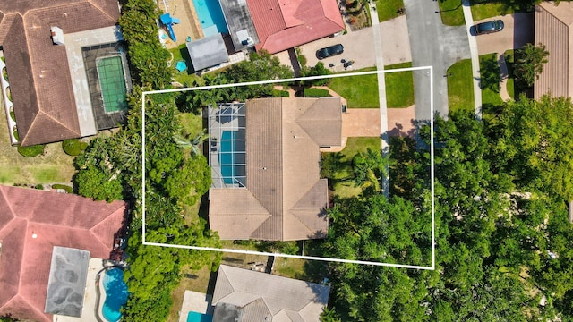 6769 Entrada Pl, Boca Raton, FL 33433 - aerial overview of property's location featuring a pool and property boundaries highlighted