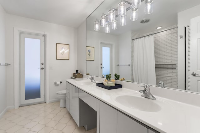 6769 Entrada Pl, Boca Raton, FL 33433 - full bath with double vanity, tile patterned floors, and a shower with shower curtain