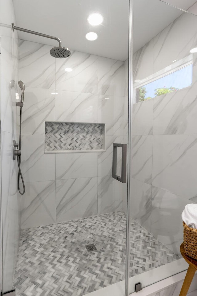 6769 Entrada Pl, Boca Raton, FL 33433 - bathroom featuring a marble finish shower