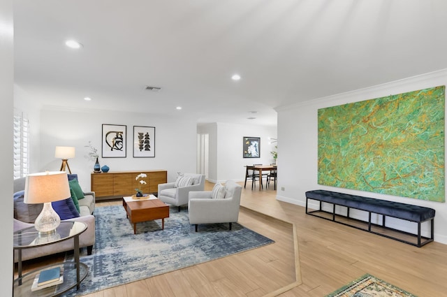 6769 Entrada Pl, Boca Raton, FL 33433 - living area featuring wood finished floors, crown molding, recessed lighting, and baseboards