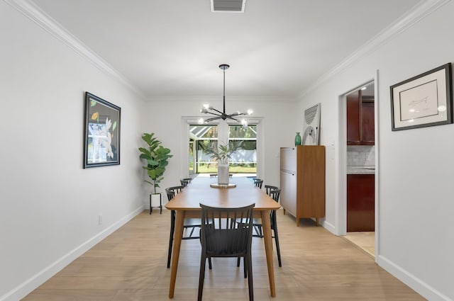6769 Entrada Pl, Boca Raton, FL 33433 - dining area with a chandelier, crown molding, light wood-style flooring, and baseboards