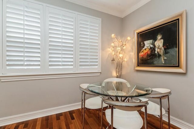 310 E Mallory Cir, Delray Beach, FL 33483 - dining area with ornamental molding, baseboards, and wood finished floors