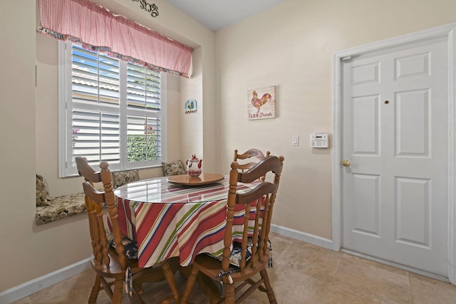 630 SW Treasure Cv, Port Saint Lucie, FL 34953 - dining area featuring baseboards