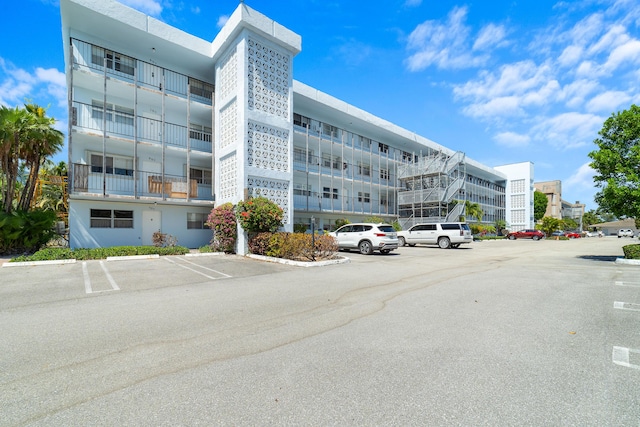2006 S Federal Hwy Unit 106, Boynton Beach, FL 33435 - view of building exterior featuring uncovered parking