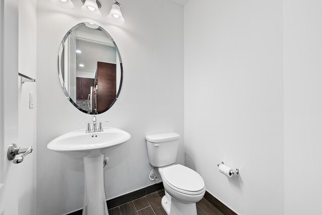 122 Diamante Way, Jupiter, FL 33477 - bathroom featuring toilet, wood finish floors, and baseboards