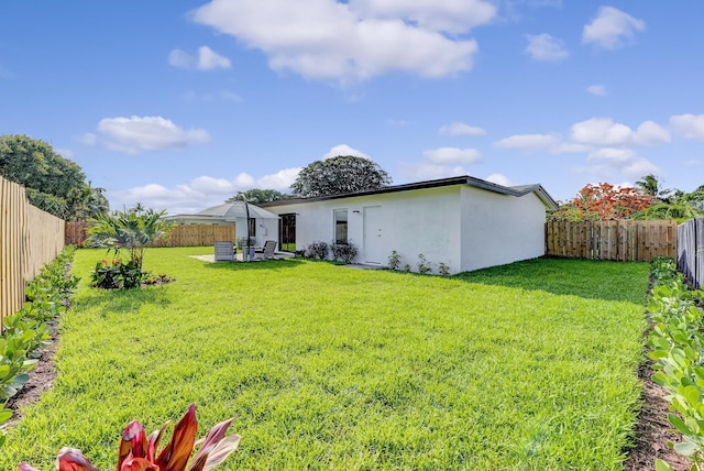 view of yard featuring a fenced backyard