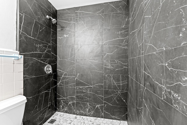 3700 N Australian Ave, West Palm Beach, FL 33407 - full bathroom with tiled shower, toilet, and tile walls