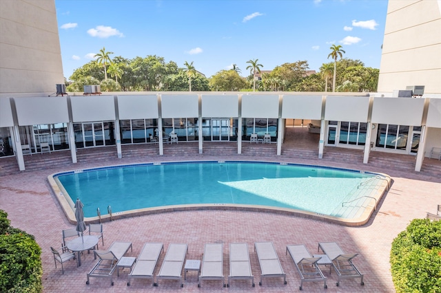 136 Lakeshore Dr Unit Ph-13, North Palm Beach, FL 33408 - view of community pool