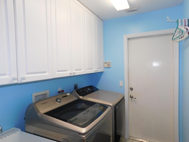 17609 72nd Rd N, The Acreage, FL 33470 - laundry room with visible vents, washer and clothes dryer, a sink, and cabinet space