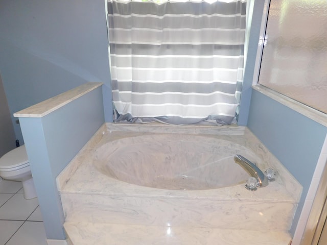 17609 72nd Rd N, The Acreage, FL 33470 - full bathroom featuring toilet, a shower with shower curtain, and a garden tub