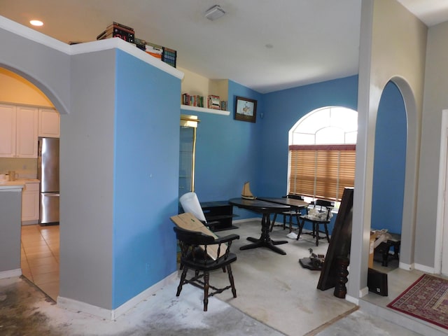 17609 72nd Rd N, The Acreage, FL 33470 - dining area featuring visible vents, baseboards, and arched walkways