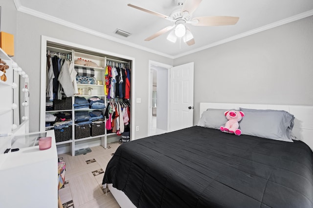 bedroom featuring visible vents, a closet, ornamental molding, and ceiling fan