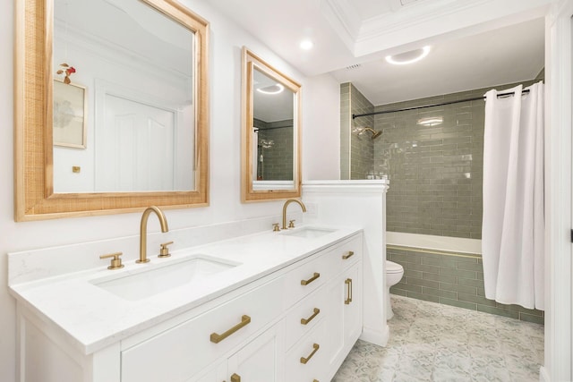 8110 Oakton Ct Unit 10B, Lake Clarke Shores, FL 33406 - bathroom featuring tiled shower / bath, double vanity, toilet, and recessed lighting