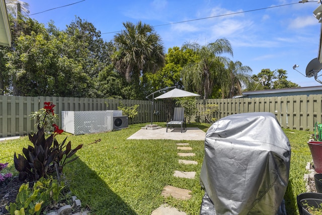 944 Hansen St, West Palm Beach, FL 33405 - view of yard featuring a patio area