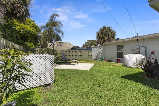 944 Hansen St, West Palm Beach, FL 33405 - view of yard featuring a patio area