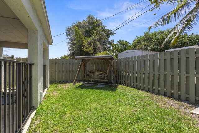 944 Hansen St, West Palm Beach, FL 33405 - view of yard