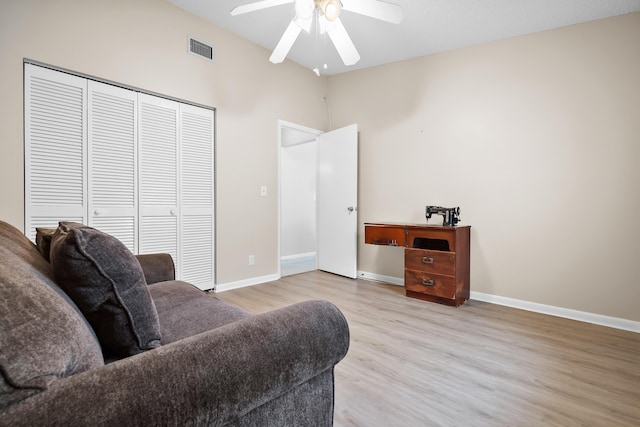 living area featuring light wood-style flooring, baseboards, a ceiling fan, and visible vents