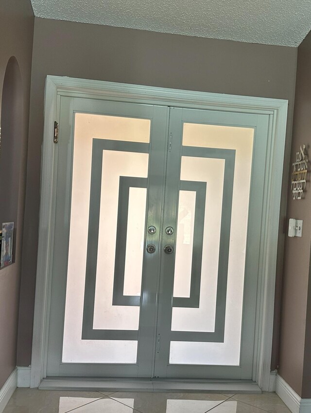 room details featuring baseboards