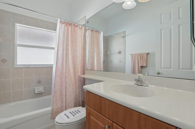 477 NW Blue Lake Dr, Port Saint Lucie, FL 34986 - bathroom with vanity, toilet, and shower / bathtub combination with curtain