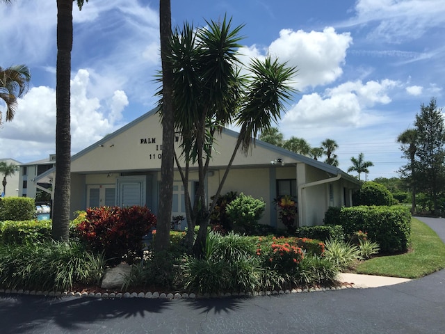 view of front of home featuring stucco siding