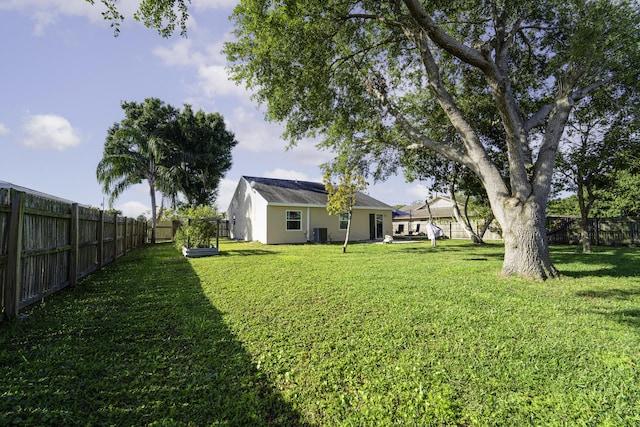 view of yard featuring a fenced backyard