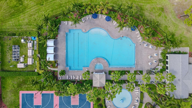 drone / aerial view of a pool