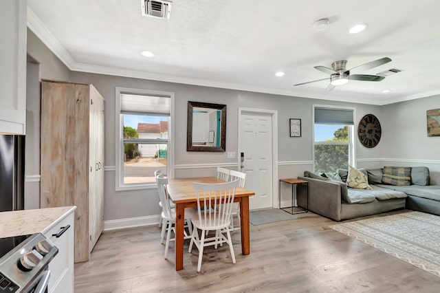 850 Green St, West Palm Beach, FL 33405 - dining room featuring visible vents, light wood-style flooring, crown molding, and ceiling fan