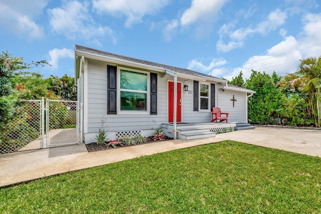850 Green St, West Palm Beach, FL 33405 - view of front of property featuring fence, a gate, and a front yard